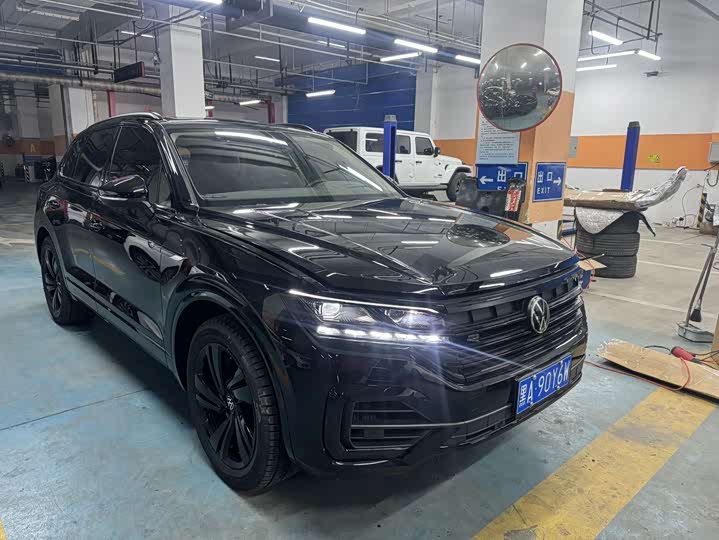 Фото 3 - Volkswagen Touareg