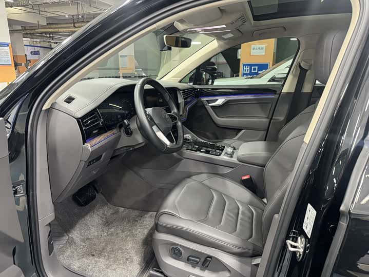 Фото 4 - Volkswagen Touareg