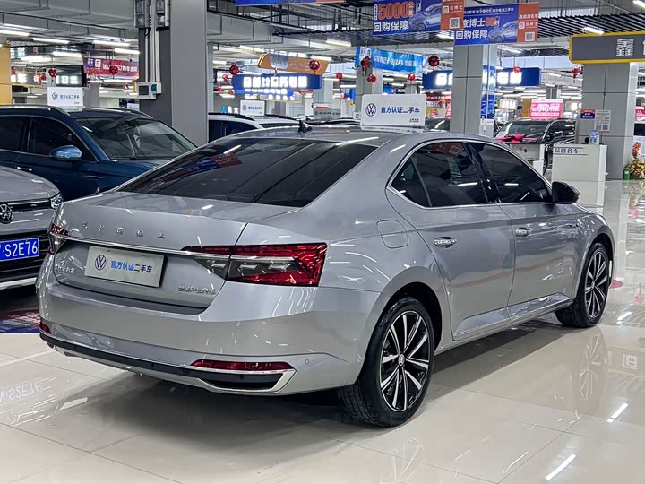 Фото 4 - Skoda Superb