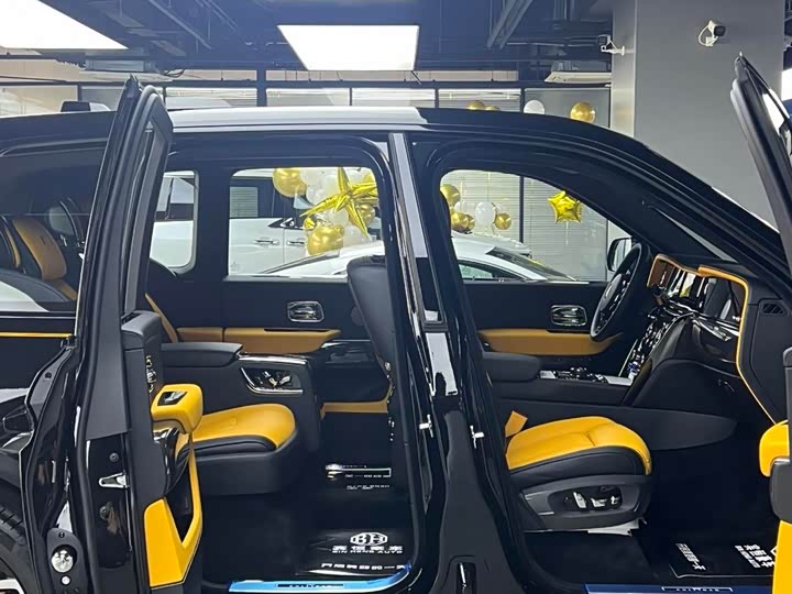 Фото 12 - Rolls-Royce Cullinan