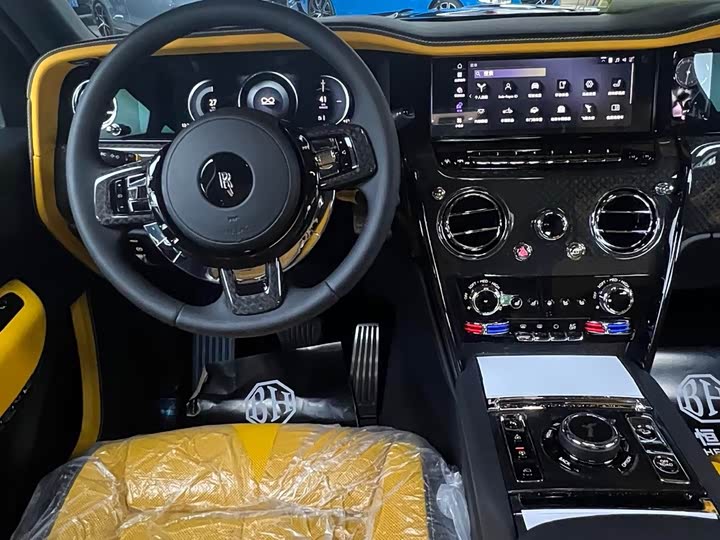 Фото 6 - Rolls-Royce Cullinan