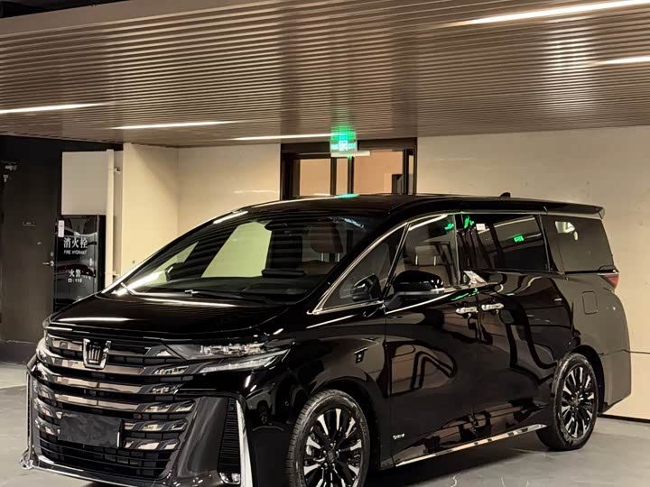 Фото 1 - Toyota Vellfire