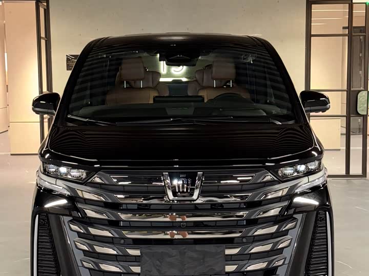 Фото 2 - Toyota Vellfire