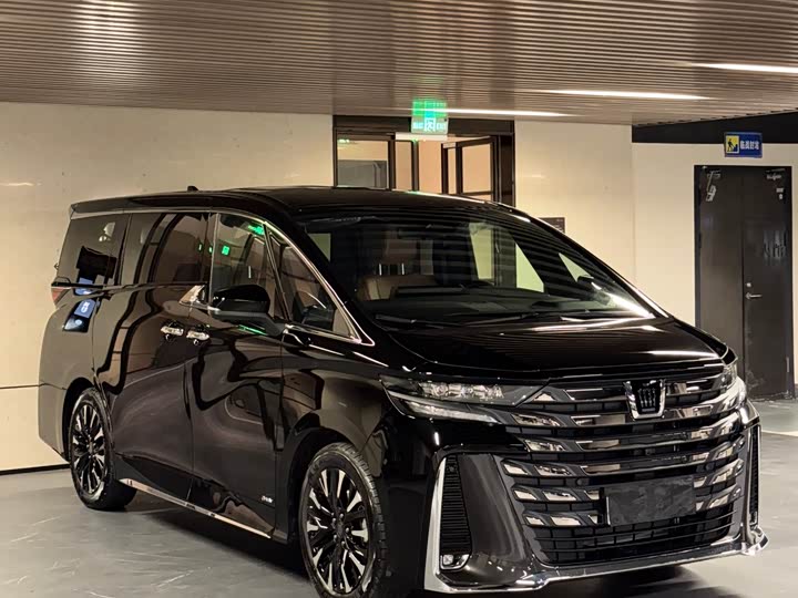 Фото 3 - Toyota Vellfire