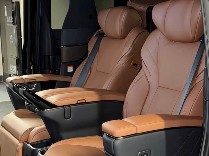 Фото 5 - Toyota Vellfire