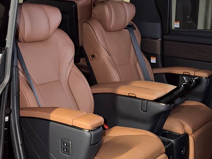 Фото 7 - Toyota Vellfire