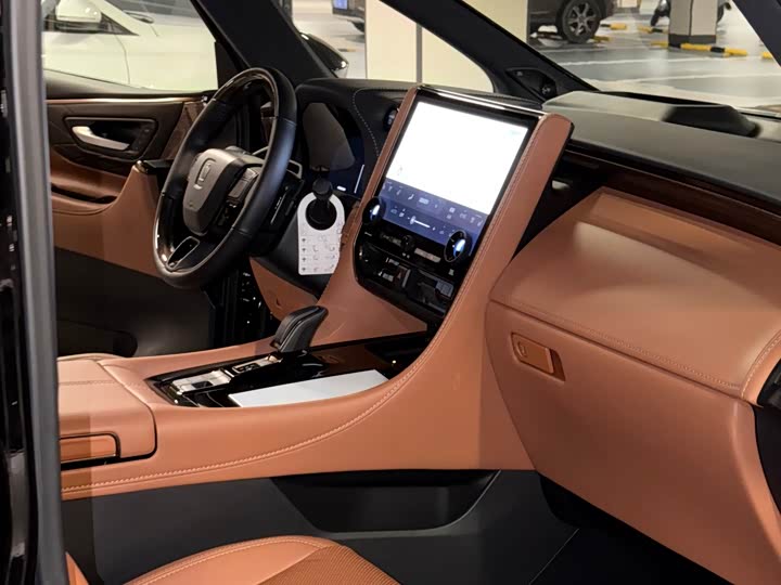 Фото 8 - Toyota Vellfire