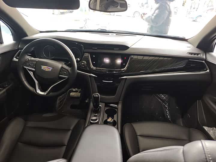 Фото 6 - Cadillac XT6
