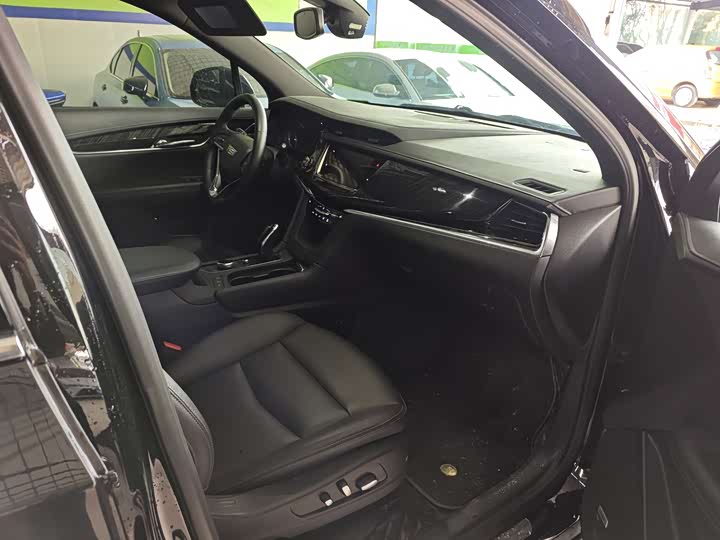 Фото 7 - Cadillac XT6