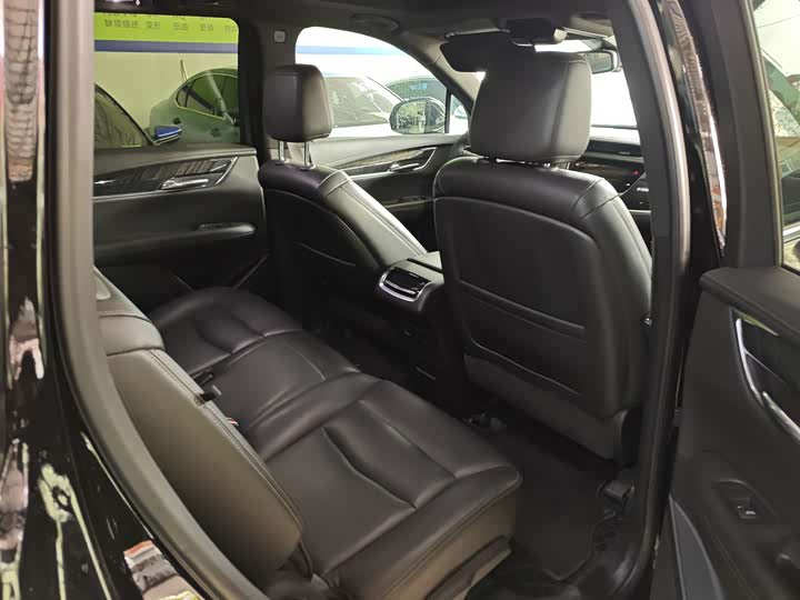 Фото 8 - Cadillac XT6