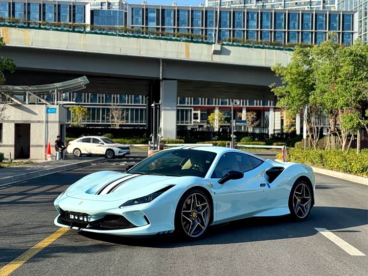 Фото 2 - Ferrari F8