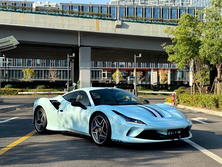 Фото 3 - Ferrari F8