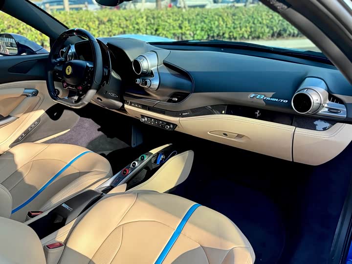 Фото 6 - Ferrari F8