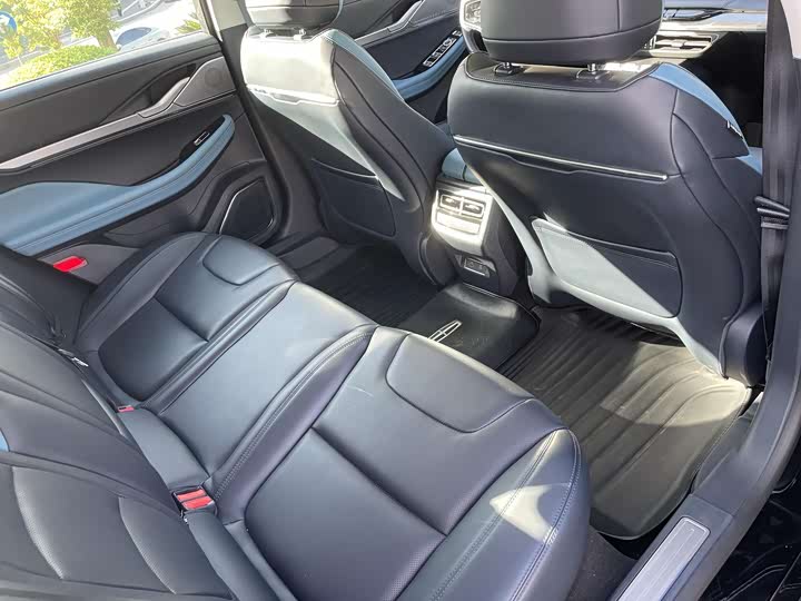 Photo 7 - Lincoln Z (Zephyr)