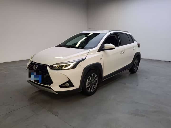 Фото 1 - Toyota Yaris L Hatchback