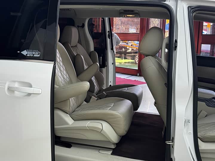 Фото 3 - Buick GL8 ES