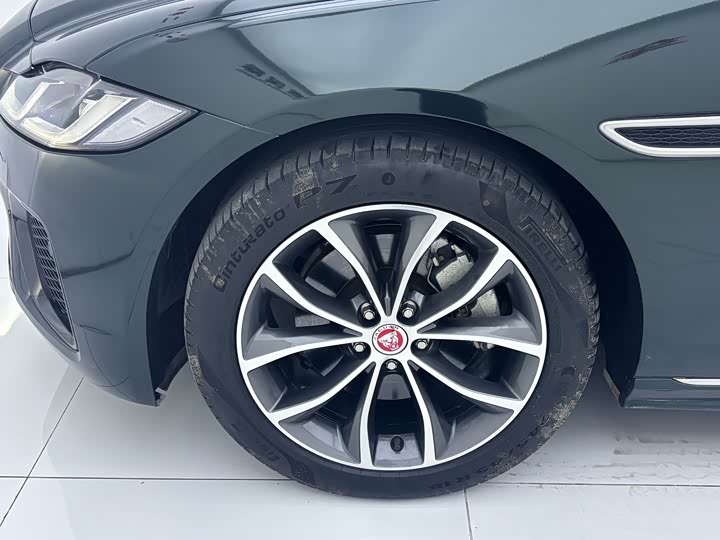 Фото 9 - Jaguar XF L