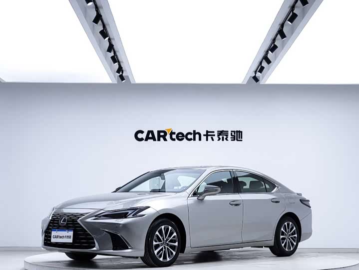 Фото 1 - Lexus ES