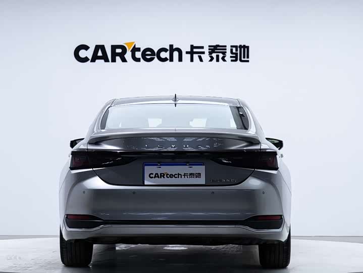 Фото 3 - Lexus ES