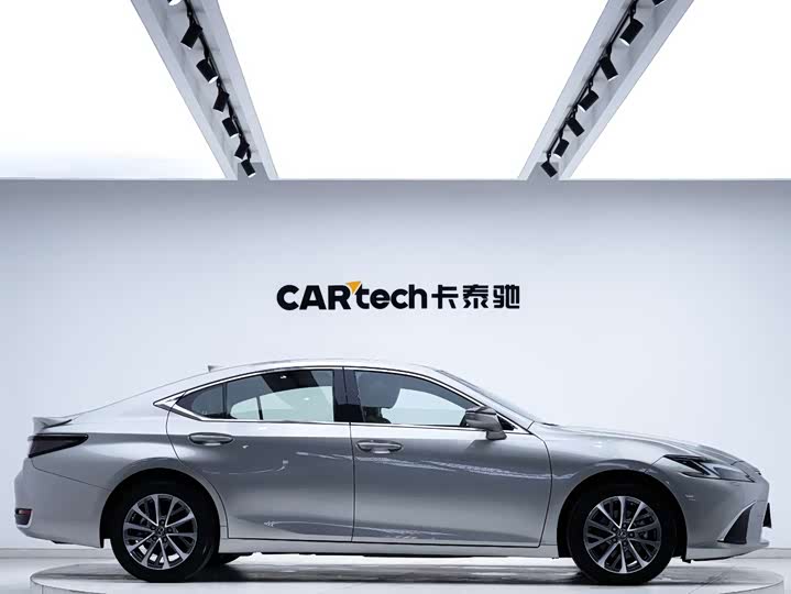 Фото 5 - Lexus ES