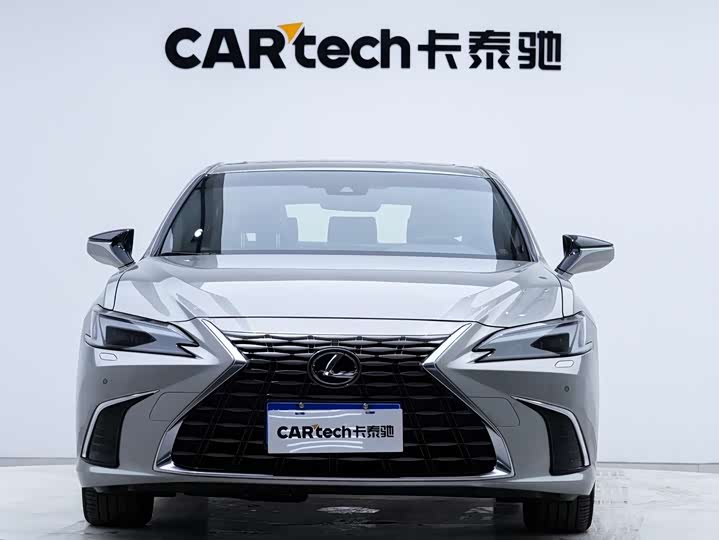 Фото 7 - Lexus ES