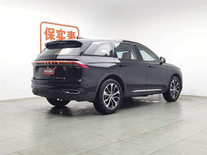 Фото 2 - Lincoln Nautilus