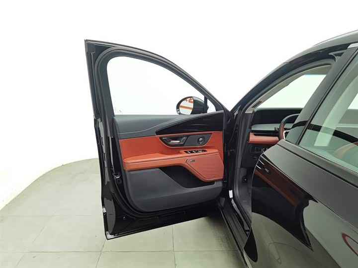 Фото 8 - Lincoln Nautilus