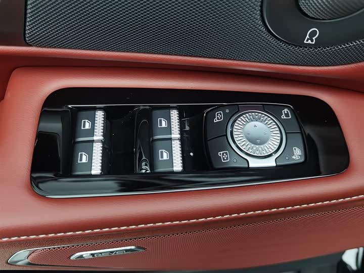 Фото 9 - Lincoln Nautilus