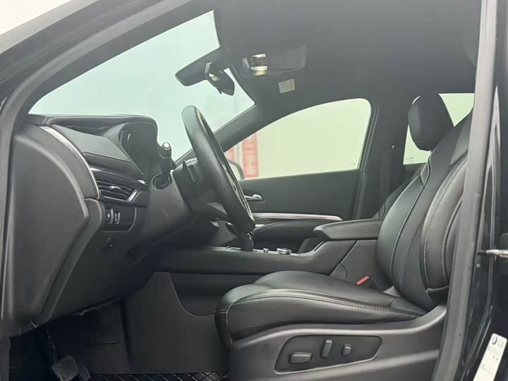 Фото 6 - Cadillac XT4