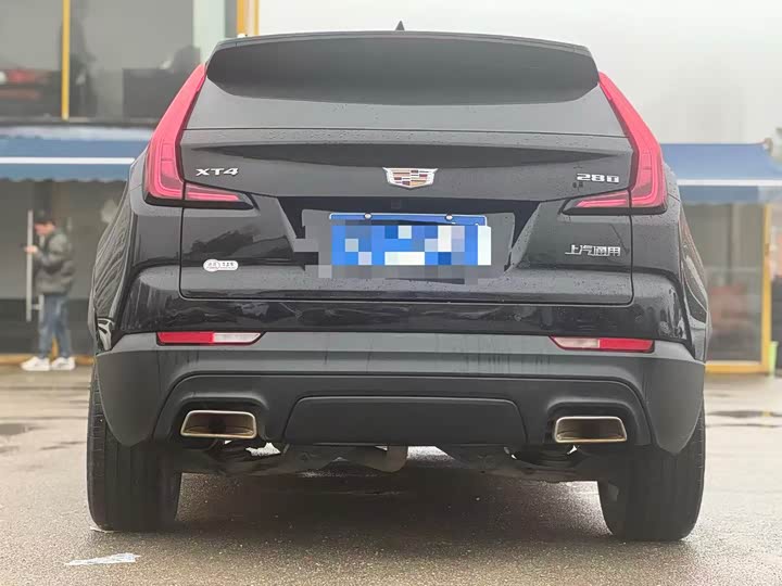 Фото 8 - Cadillac XT4