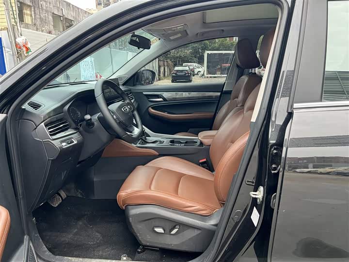 Фото 4 - Geely Vision X6