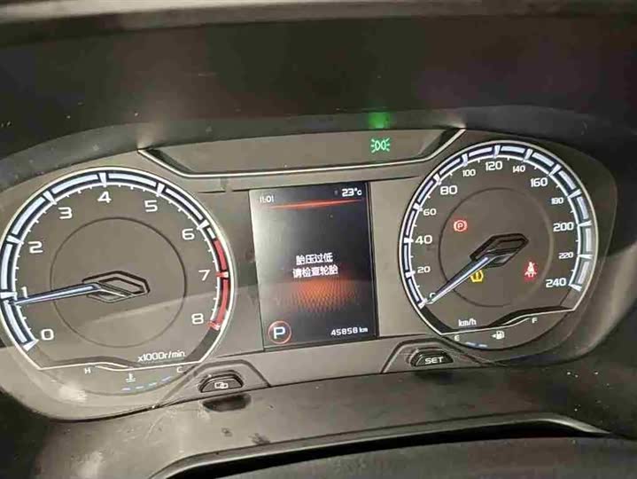 Фото 7 - Geely Vision X6