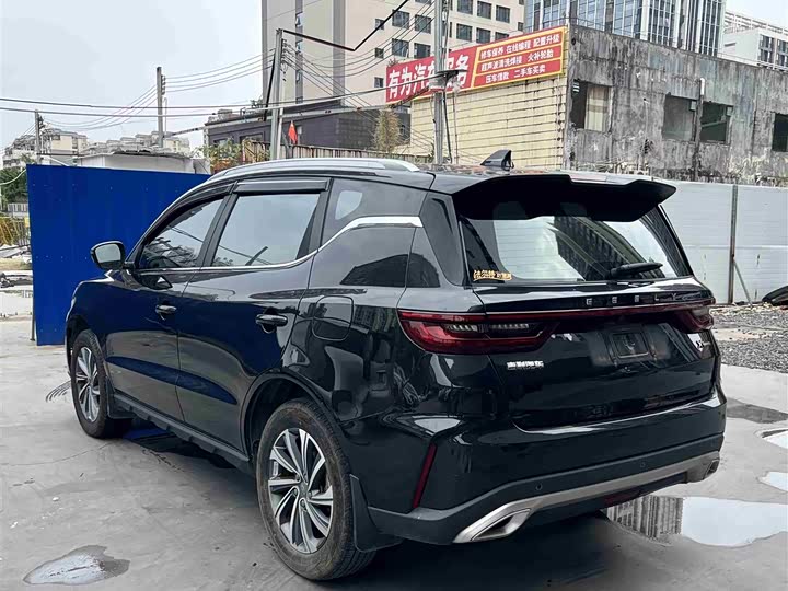 Фото 8 - Geely Vision X6