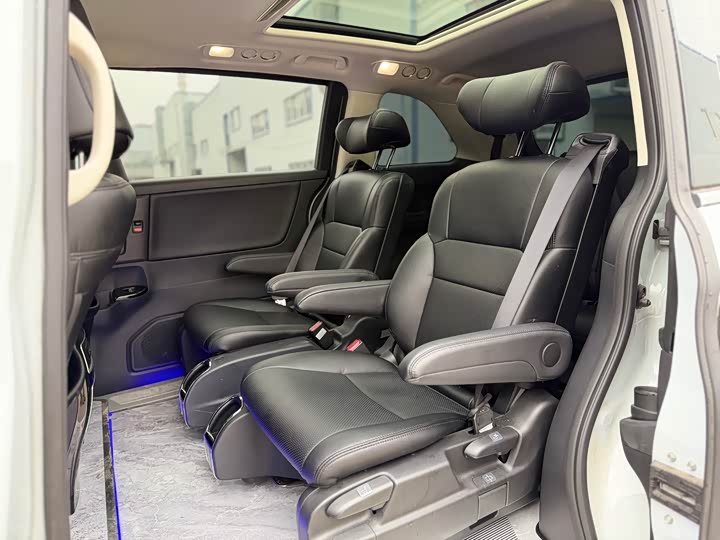 Фото 9 - Honda Elysion