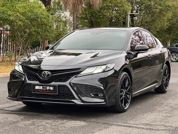 Фото 1 - Toyota Camry