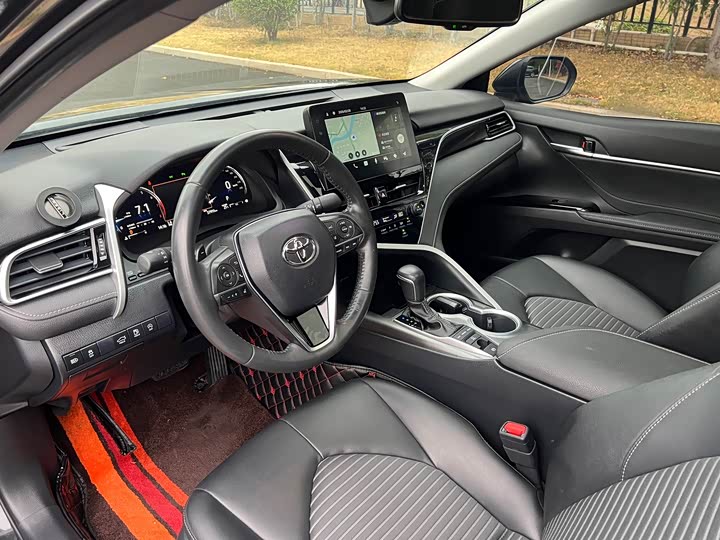 Фото 5 - Toyota Camry