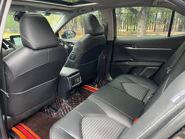 Фото 7 - Toyota Camry