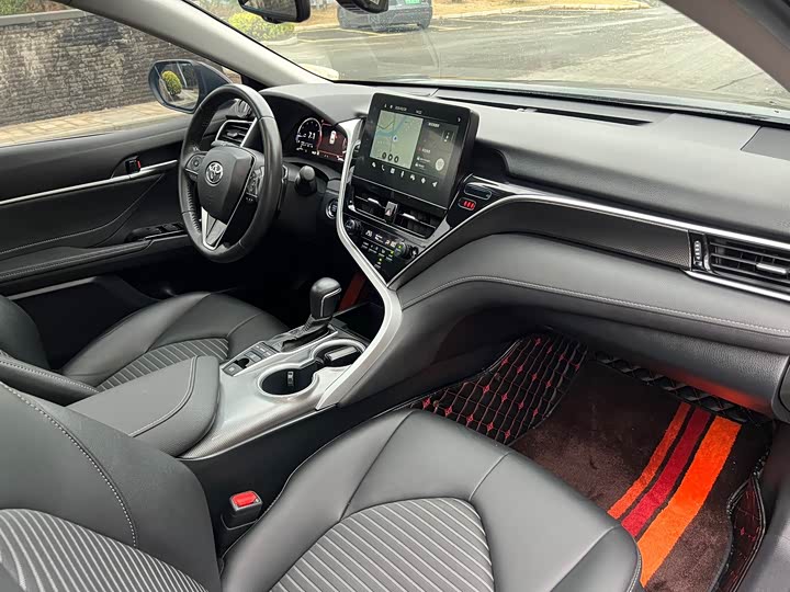 Фото 9 - Toyota Camry