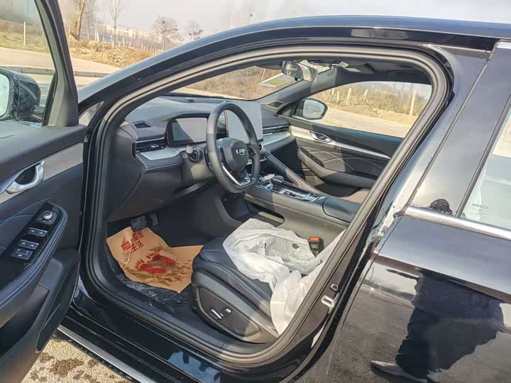 Фото 4 - Geely Preface