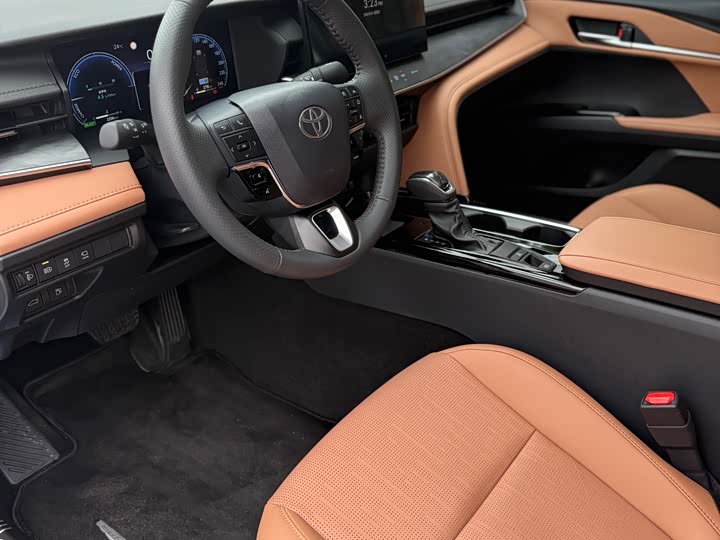 Фото 5 - Toyota Camry