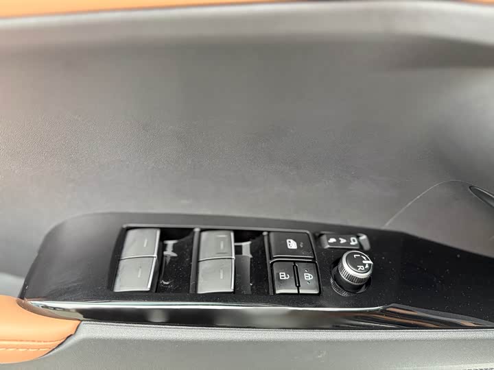 Фото 6 - Toyota Camry