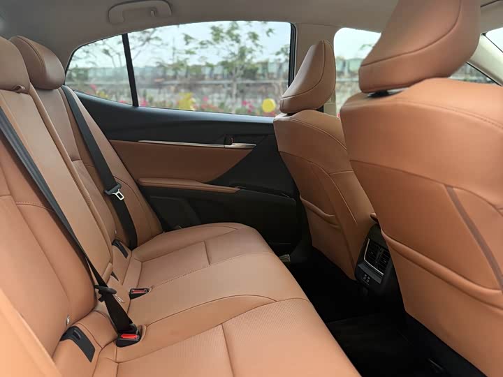 Фото 9 - Toyota Camry