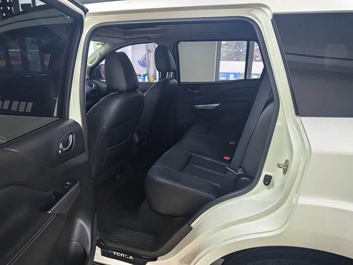 Фото 8 - Nissan Terra