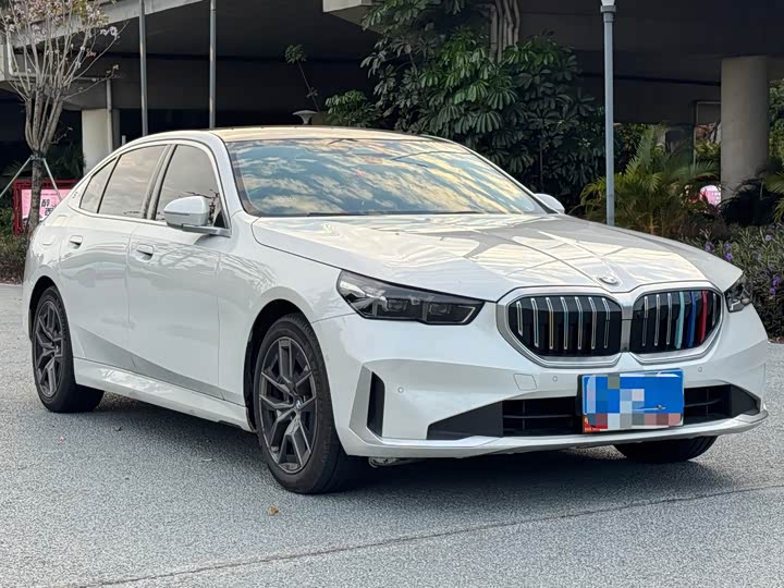 Фото 3 - BMW 5 Series