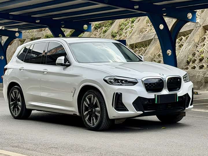 Фото 4 - BMW iX3