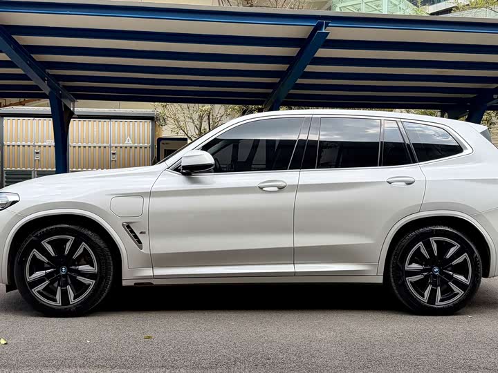 Фото 6 - BMW iX3