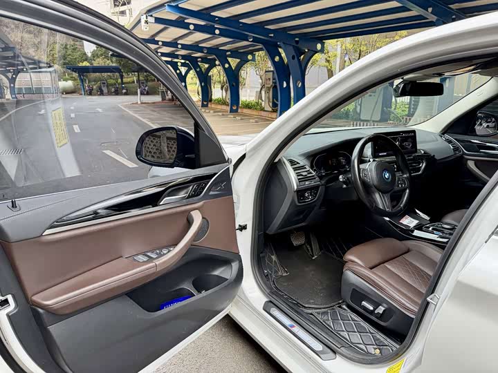 Фото 8 - BMW iX3