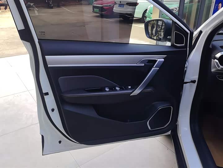 Фото 7 - Geely Coolray