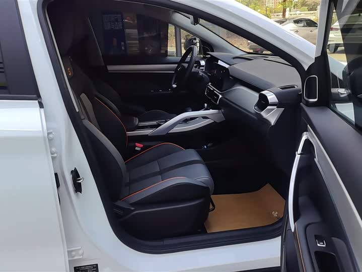 Фото 8 - Geely Coolray