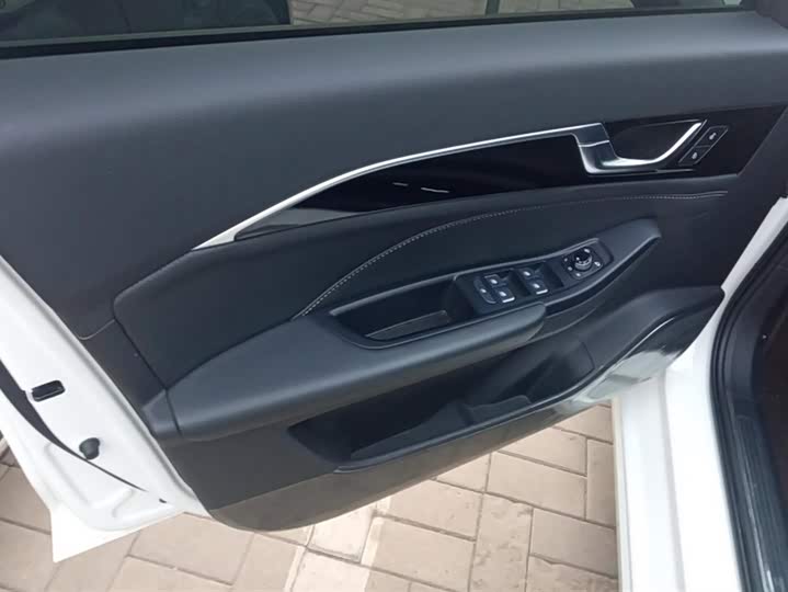 Фото 7 - Bestune B70